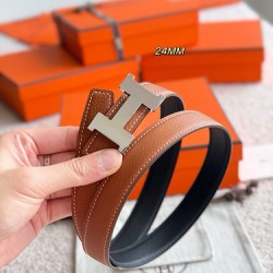Mini Constance 精品五金 搭配进口togo皮 宽度24MM Hermes女款腰带以其精湛工艺高品质材料和经典设计备受推崇 是女士腰带顶级选择 简约大气 产品手感细腻 不仅是实用配饰 更能