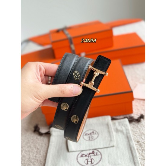 ❤️新款❤️ MORS H 精品五金 搭配进口epsom皮 宽度24MM Hermes女款腰带以其精湛工艺高品质材料和经典设计备受推崇 是女士腰带顶级选择 简约大气 产品手感细腻 不仅是实用配饰 更能 ❤️新款❤️ MORS H 精品五金 搭配进口epsom皮 宽度24MM Hermes女款腰带以其精湛工艺高品质材料和经典设计备受推崇 是女士腰带顶级选择 简约大气 产品手感细腻 不仅是实用配饰 更能