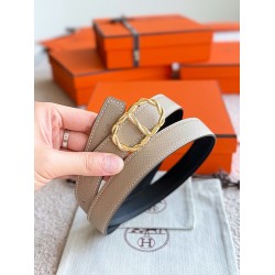 MAILLON 精品五金 搭配进口Epsom 皮 宽度24MM Hermes女款腰带以其精湛工艺高品质材料和经典设计备受推崇 是女士腰带顶级选择 简约大气 产品手感细腻 不仅是实用配饰 更能为整体造型