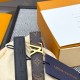 本款 LV Initiales 双面腰带以柔软粒面牛皮革演绎经典设计,可为任意造型注入优雅格调2.0cm。Y12280 本款 LV Initiales 双面腰带以柔软粒面牛皮革演绎经典设计,可为任意造型注入优雅格调2.0cm。Y12280
