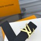 本款 LV Initiales 双面腰带以柔软粒面牛皮革演绎经典设计,可为任意造型注入优雅格调宽度 3.0cm 。Y12280 本款 LV Initiales 双面腰带以柔软粒面牛皮革演绎经典设计,可为任意造型注入优雅格调宽度 3.0cm 。Y12280