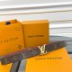 本款 LV Initiales 双面腰带以柔软粒面牛皮革演绎经典设计,可为任意造型注入优雅格调宽度 3.0cm。Y12280 本款 LV Initiales 双面腰带以柔软粒面牛皮革演绎经典设计,可为任意造型注入优雅格调宽度 3.0cm。Y12280