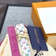 本款 LV Initiales 双面腰带以柔软粒面牛皮革演绎经典设计,可为任意造型注入优雅格调3.0cm。Y12280 本款 LV Initiales 双面腰带以柔软粒面牛皮革演绎经典设计,可为任意造型注入优雅格调3.0cm。Y12280