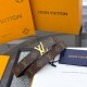 本款 LV Initiales 双面腰带以柔软粒面牛皮革演绎经典设计,可为任意造型注入优雅格调2.0cm。Y12280 本款 LV Initiales 双面腰带以柔软粒面牛皮革演绎经典设计,可为任意造型注入优雅格调2.0cm。Y12280