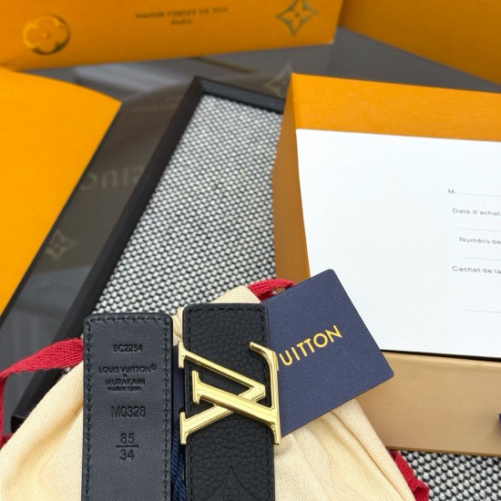 本款 LV Initiales 双面腰带以柔软粒面牛皮革演绎经典设计,可为任意造型注入优雅格调 宽度 3.0cm 。Y12280 本款 LV Initiales 双面腰带以柔软粒面牛皮革演绎经典设计,可为任意造型注入优雅格调 宽度 3.0cm 。Y12280
