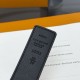 本款 LV Initiales 双面腰带以柔软粒面牛皮革演绎经典设计,可为任意造型注入优雅格调3.0cm。Y12280 本款 LV Initiales 双面腰带以柔软粒面牛皮革演绎经典设计,可为任意造型注入优雅格调3.0cm。Y12280