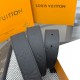 本款 LV Initiales 双面腰带以柔软粒面牛皮革演绎经典设计,可为任意造型注入优雅格调 宽度 3.0cm 。Y12280 本款 LV Initiales 双面腰带以柔软粒面牛皮革演绎经典设计,可为任意造型注入优雅格调 宽度 3.0cm 。Y12280