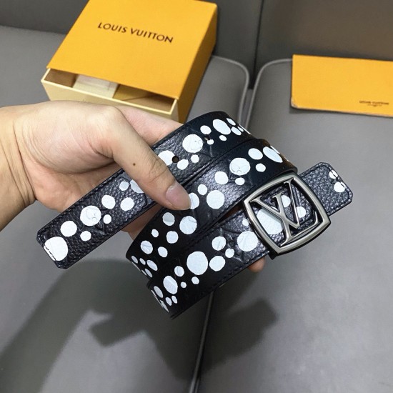 L0UIS VUITT0N 今季新品 驢家女士原單腰帶 寬度30毫米 定制經典帆布面料搭配小荔枝紋小牛皮底 全新開模新款五金 可雙面佩戴 多色可選。百搭款 a12470
