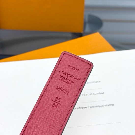 本款 LV Initiales 双面腰带以柔软粒面牛皮革演绎经典设计,可为任意造型注入优雅格调宽度 3.0cm。Y12280 本款 LV Initiales 双面腰带以柔软粒面牛皮革演绎经典设计,可为任意造型注入优雅格调宽度 3.0cm。Y12280