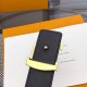 本款 LV Initiales 双面腰带以柔软粒面牛皮革演绎经典设计,可为任意造型注入优雅格调3.0cm。Y12280 本款 LV Initiales 双面腰带以柔软粒面牛皮革演绎经典设计,可为任意造型注入优雅格调3.0cm。Y12280