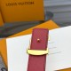 本款 LV Initiales 双面腰带以柔软粒面牛皮革演绎经典设计,可为任意造型注入优雅格调宽度 3.0cm。Y12280 本款 LV Initiales 双面腰带以柔软粒面牛皮革演绎经典设计,可为任意造型注入优雅格调宽度 3.0cm。Y12280