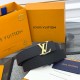 本款 LV Initiales 双面腰带以柔软粒面牛皮革演绎经典设计,可为任意造型注入优雅格调 宽度 3.0cm 。Y12280 本款 LV Initiales 双面腰带以柔软粒面牛皮革演绎经典设计,可为任意造型注入优雅格调 宽度 3.0cm 。Y12280