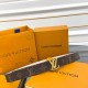 本款 LV Initiales 双面腰带以柔软粒面牛皮革演绎经典设计,可为任意造型注入优雅格调宽度 3.0cm 。Y12280 本款 LV Initiales 双面腰带以柔软粒面牛皮革演绎经典设计,可为任意造型注入优雅格调宽度 3.0cm 。Y12280