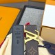 本款 LV Initiales 双面腰带以柔软粒面牛皮革演绎经典设计,可为任意造型注入优雅格调3.0cm。Y12280 本款 LV Initiales 双面腰带以柔软粒面牛皮革演绎经典设计,可为任意造型注入优雅格调3.0cm。Y12280