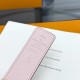 本款 LV Initiales 双面腰带以柔软粒面牛皮革演绎经典设计,可为任意造型注入优雅格调宽度 3.0cm 。Y12280 本款 LV Initiales 双面腰带以柔软粒面牛皮革演绎经典设计,可为任意造型注入优雅格调宽度 3.0cm 。Y12280