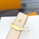 本款 LV Initiales 双面腰带以柔软粒面牛皮革演绎经典设计,可为任意造型注入优雅格调3.0cm。Y12280 本款 LV Initiales 双面腰带以柔软粒面牛皮革演绎经典设计,可为任意造型注入优雅格调3.0cm。Y12280