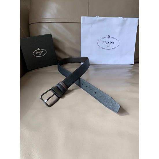 j22620 专柜新款 男士双面用腰带 黑蓝双色Saffiano牛皮 宽3.4厘米 两面穿皮带可搭配不同的服装。其抛光钢带扣 是理想的礼品之选。