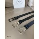 j22620 PRADA(普拉达) 专柜新款 男士双面用腰带 宽3.4cm 带身采用一面Saffiano牛皮 一面光滑牛皮 内搭配简约旋转亮面针扣,承载着品牌象征性的图案,释放优雅与现代气息。 j22620 PRADA(普拉达) 专柜新款 男士双面用腰带 宽3.4cm 带身采用一面Saffiano牛皮 一面光滑牛皮 内搭配简约旋转亮面针扣,承载着品牌象征性的图案,释放优雅与现代气息。