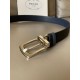 j22600 PRADA(普拉达) 专柜新款 男士双面用腰带 宽3.4cm 带身采用双面Saffiano牛皮 搭配简约旋转亮面针扣，承载着品牌象征性的图案，释放优雅与现代气息。