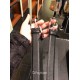 j22600 专柜同款 3.4厘米宽的Saffiano皮革腰带。抛光钢质带扣前面采用独特的滑轮外形设计,其上徽标装饰,勾勒精致细节,是男士成衣系列的理想配饰 j22600 专柜同款 3.4厘米宽的Saffiano皮革腰带。抛光钢质带扣前面采用独特的滑轮外形设计,其上徽标装饰,勾勒精致细节,是男士成衣系列的理想配饰