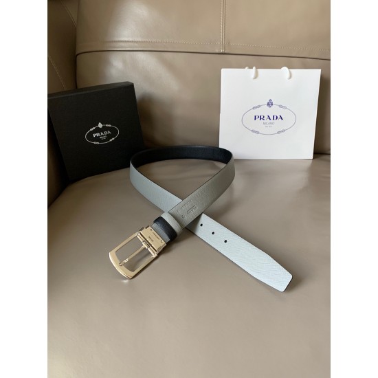 j22620 PRADA(普拉达) 专柜新款 男士双面用腰带 宽3.4cm 带身采用双面Saffiano牛皮 搭配简约旋转亮面针扣，承载着品牌象征性的图案，释放优雅与现代气息。