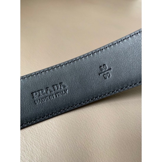 j22600 专柜新款 男士商务休闲腰带 宽3.5cm Saffiano牛皮底部光滑牛皮 五金抛光钢质带扣采用简约外形镂空字母设计,其上以徽标装饰,勾勒精致细节 j22600 专柜新款 男士商务休闲腰带 宽3.5cm Saffiano牛皮底部光滑牛皮 五金抛光钢质带扣采用简约外形镂空字母设计,其上以徽标装饰,勾勒精致细节