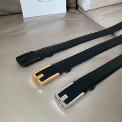 j22620 专柜同款 男士商务休闲腰带 这款宽4.0cm 头层纳帕皮革腰带精致低调、优雅摩登。简约时尚的抛光金属带扣配有刻字徽标，勾勒精致细节，是男士成衣系列的理想