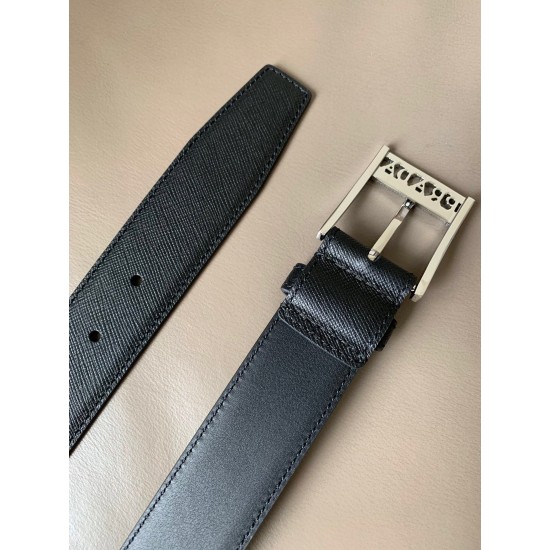 j22600 专柜新款 男士商务休闲腰带 宽3.5cm Saffiano牛皮底部光滑牛皮 五金抛光钢质带扣采用简约外形镂空字母设计,其上以徽标装饰,勾勒精致细节 j22600 专柜新款 男士商务休闲腰带 宽3.5cm Saffiano牛皮底部光滑牛皮 五金抛光钢质带扣采用简约外形镂空字母设计,其上以徽标装饰,勾勒精致细节