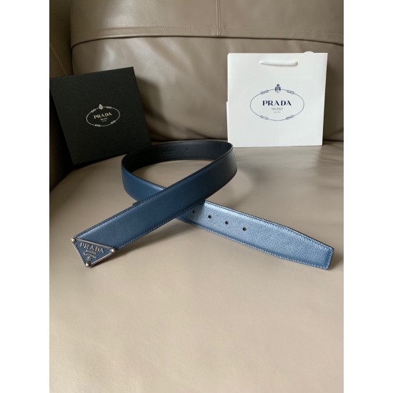 j22620 专柜新款 男士高端休闲腰带 宽4.0cm 这款Saffiano皮革腰带饰有一枚三角形金属徽标,宛如点睛之笔。原版车线 原单品质。 j22620 专柜新款 男士高端休闲腰带 宽4.0cm 这款Saffiano皮革腰带饰有一枚三角形金属徽标,宛如点睛之笔。原版车线 原单品质。