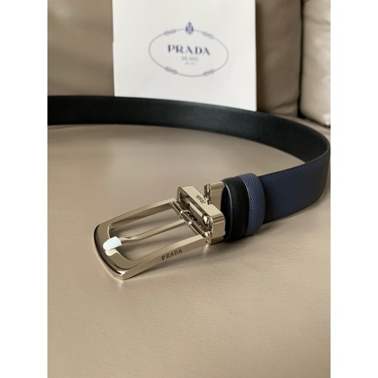 j22620 PRADA(普拉达) 专柜新款 男士双面用腰带 宽3.4cm 带身采用一面Saffiano牛皮 一面光滑牛皮 内搭配简约旋转亮面针扣,承载着品牌象征性的图案,释放优雅与现代气息。 j22620 PRADA(普拉达) 专柜新款 男士双面用腰带 宽3.4cm 带身采用一面Saffiano牛皮 一面光滑牛皮 内搭配简约旋转亮面针扣,承载着品牌象征性的图案,释放优雅与现代气息。