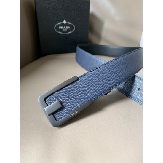 j22630 PRADA (普拉达) 专柜同款 男士商务休闲腰带 这款宽4.0cm Saffiano皮革腰带精致低调、优雅摩登。简约时尚的哑枪色金属带扣配有刻字徽标，勾勒精致细节
