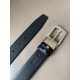 j22620 PRADA(普拉达) 专柜新款 男士双面用腰带 宽3.4cm 带身采用一面Saffiano牛皮 一面光滑牛皮 内搭配简约旋转亮面针扣,承载着品牌象征性的图案,释放优雅与现代气息。 j22620 PRADA(普拉达) 专柜新款 男士双面用腰带 宽3.4cm 带身采用一面Saffiano牛皮 一面光滑牛皮 内搭配简约旋转亮面针扣,承载着品牌象征性的图案,释放优雅与现代气息。