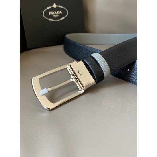 j22620 PRADA(普拉达) 专柜新款 男士双面用腰带 宽3.4cm 带身采用双面Saffiano牛皮 搭配简约旋转亮面针扣，承载着品牌象征性的图案，释放优雅与现代气息。