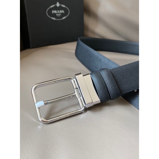 j22600 PRADA (普拉达)专柜同款 男士休闲双面用腰带 宽3.4cm 采用Saffiano头层小牛皮底部光滑牛皮 抛光钢质带扣采用简约外形设计,其上以Prada徽标装饰,勾勒精致细节 j22600 PRADA (普拉达)专柜同款 男士休闲双面用腰带 宽3.4cm 采用Saffiano头层小牛皮底部光滑牛皮 抛光钢质带扣采用简约外形设计,其上以Prada徽标装饰,勾勒精致细节