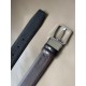 j22620 专柜新款 男士双面用腰带 黑蓝双色Saffiano牛皮 宽3.4厘米 两面穿皮带可搭配不同的服装。其抛光钢带扣 是理想的礼品之选。