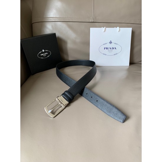 j22620 PRADA(普拉达) 专柜新款 男士双面用腰带 宽3.4cm 带身采用一面Saffiano牛皮 一面光滑牛皮 内搭配简约旋转亮面针扣,承载着品牌象征性的图案,释放优雅与现代气息。 j22620 PRADA(普拉达) 专柜新款 男士双面用腰带 宽3.4cm 带身采用一面Saffiano牛皮 一面光滑牛皮 内搭配简约旋转亮面针扣,承载着品牌象征性的图案,释放优雅与现代气息。