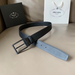 j22620 专柜同款 男士休闲双面用腰带 宽3.4cm 采用Saffiano头层小牛皮底部光滑牛皮 哑黑钢质带扣采用简约外形设计，其上以徽标装饰，勾勒精致细节
