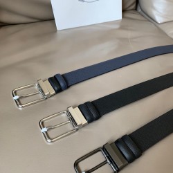 j22600 PRADA （普拉达）专柜同款 男士休闲双面用腰带 宽3.4cm 采用Saffiano头层小牛皮底部光滑牛皮 抛光钢质带扣采用简约外形设计，其上以Prada徽标装饰，勾勒精致细节