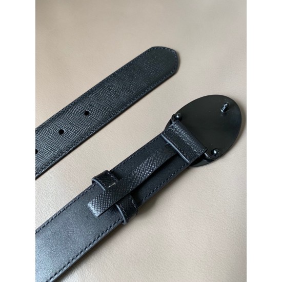 j22600 专柜同款 男士休闲腰带 宽3.4cm 这款腰带采用Saffiano小牛皮,徽标刻印在椭圆形抛光钢质金属带扣之中,凸显精巧设计,对比色腰带环精致而优雅 j22600 专柜同款 男士休闲腰带 宽3.4cm 这款腰带采用Saffiano小牛皮,徽标刻印在椭圆形抛光钢质金属带扣之中,凸显精巧设计,对比色腰带环精致而优雅