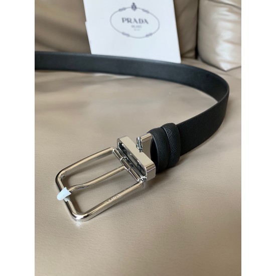 j22600 PRADA (普拉达)专柜同款 男士休闲双面用腰带 宽3.4cm 采用Saffiano头层小牛皮底部光滑牛皮 抛光钢质带扣采用简约外形设计,其上以Prada徽标装饰,勾勒精致细节 j22600 PRADA (普拉达)专柜同款 男士休闲双面用腰带 宽3.4cm 采用Saffiano头层小牛皮底部光滑牛皮 抛光钢质带扣采用简约外形设计,其上以Prada徽标装饰,勾勒精致细节