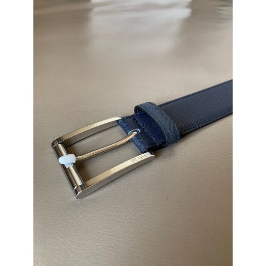 j22600 专柜同款 3.4厘米宽的Saffiano皮革腰带。抛光钢质带扣前面采用独特的滑轮外形设计,其上徽标装饰,勾勒精致细节,是男士成衣系列的理想配饰 j22600 专柜同款 3.4厘米宽的Saffiano皮革腰带。抛光钢质带扣前面采用独特的滑轮外形设计,其上徽标装饰,勾勒精致细节,是男士成衣系列的理想配饰