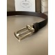 j22620 PRADA(普拉达) 专柜新款 男士双面用腰带 宽3.4cm 带身采用双面Saffiano牛皮 搭配简约旋转亮面针扣，承载着品牌象征性的图案，释放优雅与现代气息。