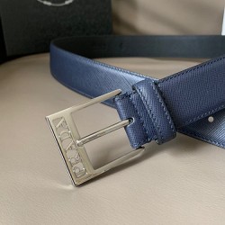 j22600 专柜新款 男士商务休闲腰带 宽3.5cm Saffiano牛皮底部光滑牛皮 五金抛光钢质带扣采用简约外形镂空字母设计，其上以徽标装饰，勾勒精致细节