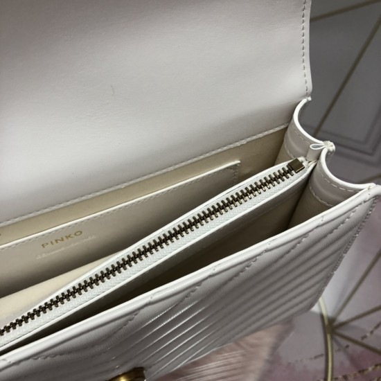 Pinko Bags Top Quality
27*17*8cm Pinko Bags Top Quality
27*17*8cm