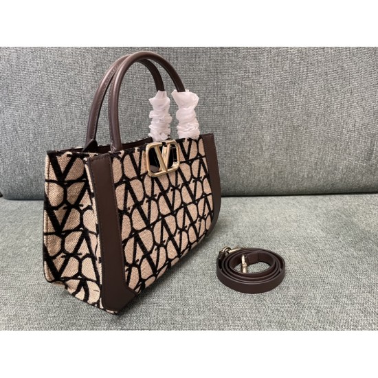 Valentino Bags Top Quality
35/25/17cm Valentino Bags Top Quality
35/25/17cm