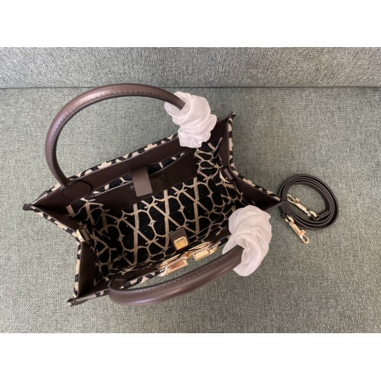 Valentino Bags Top Quality
35/25/17cm Valentino Bags Top Quality
35/25/17cm