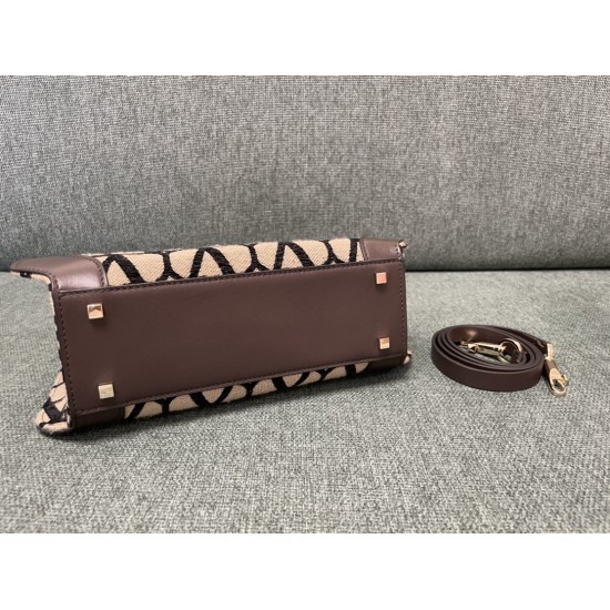 Valentino Bags Top Quality
35/25/17cm Valentino Bags Top Quality
35/25/17cm