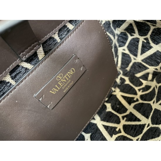 Valentino Bags Top Quality
35/25/17cm Valentino Bags Top Quality
35/25/17cm