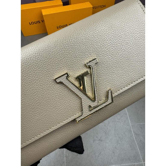 LV Bags High Quality Flip Wallet
LV Bags High Quality Flip Wallet