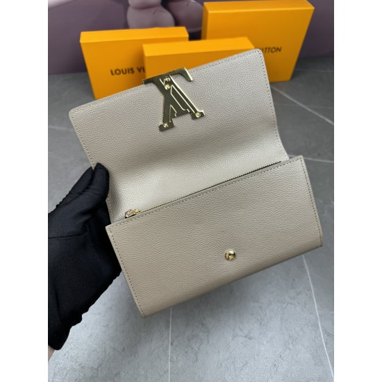 LV Bags High Quality Flip Wallet
LV Bags High Quality Flip Wallet
